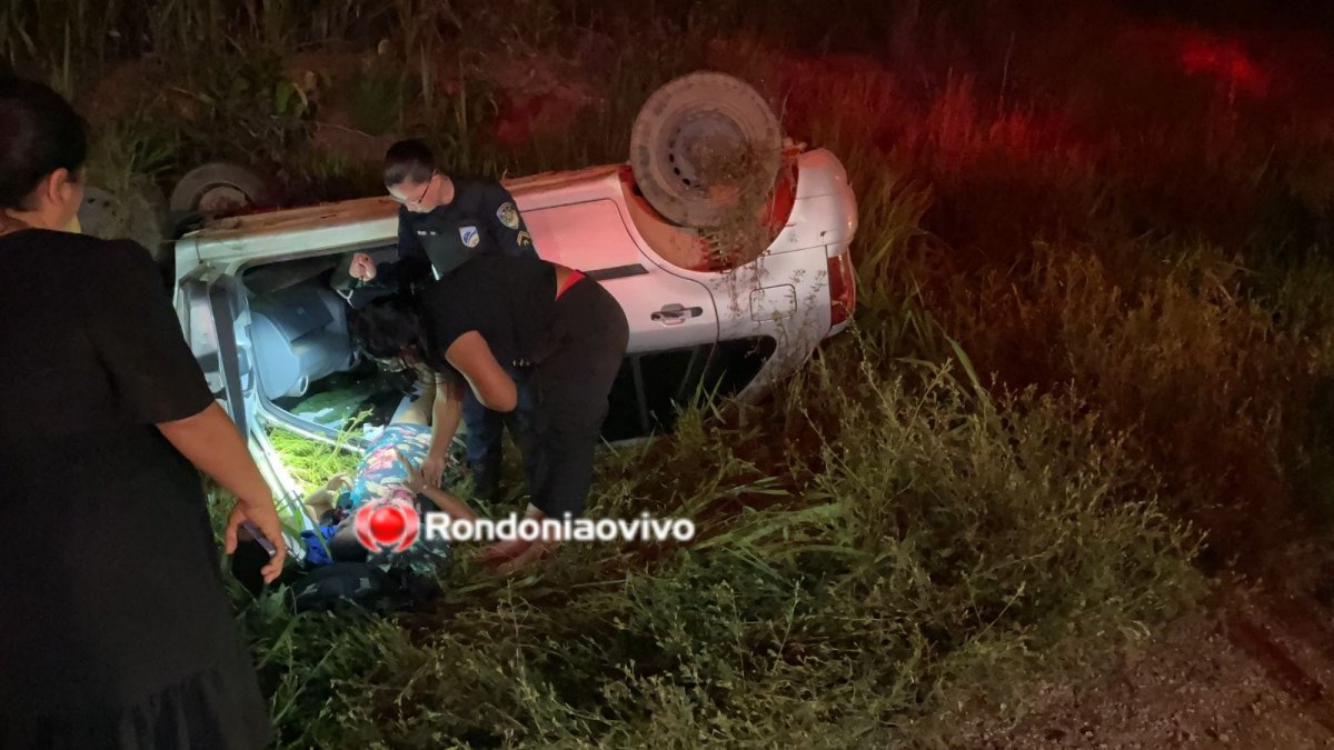 URGENTE: Carro capota na BR-319 após mulher perder controle da direção 