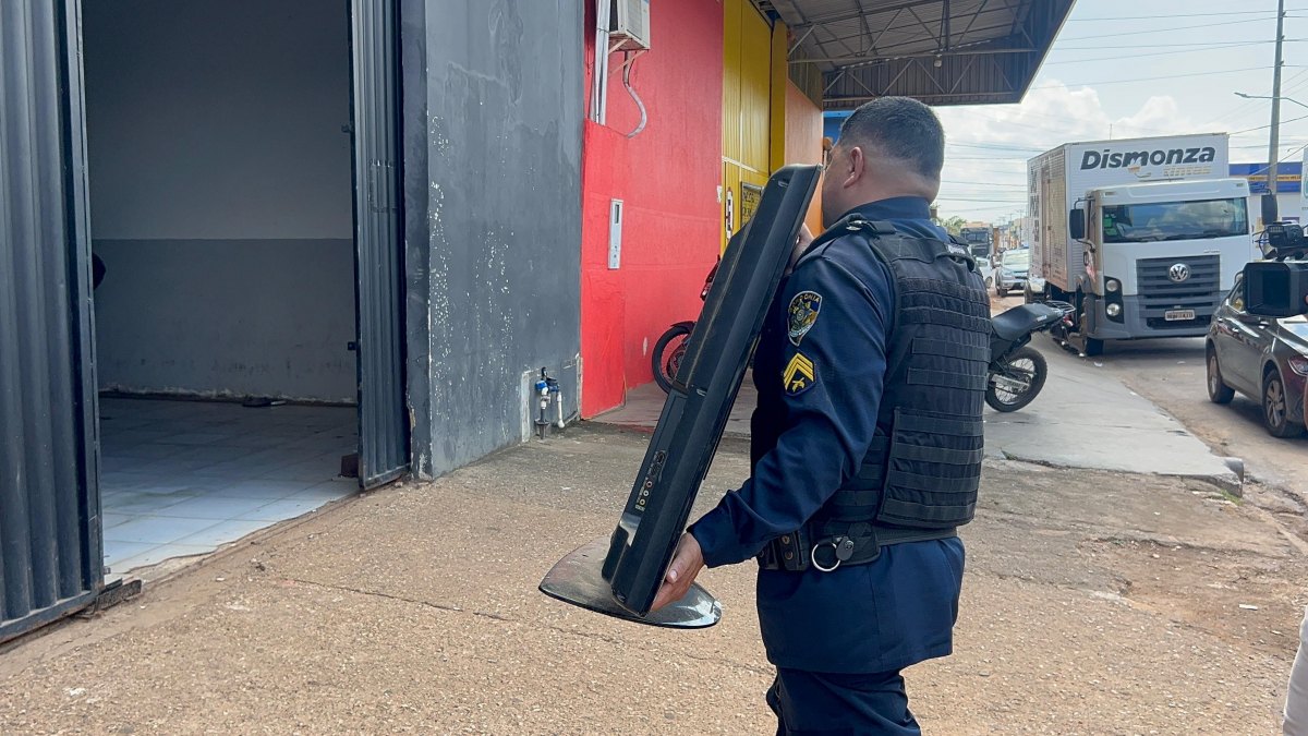 'CABULOSO DO CV': Equipe do sargento Machado prende casal, foragido e fecha boca de fumo