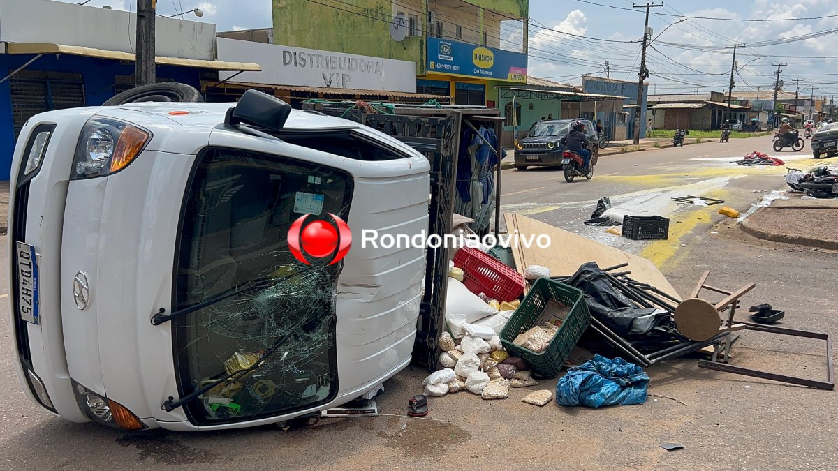 MOTORISTA PRESO: Caminhão capota  em grave acidente envolvendo moto e carro