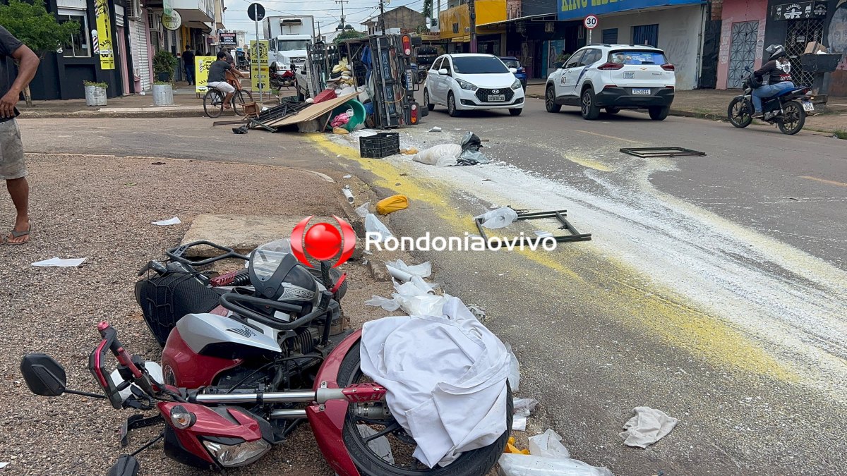 MOTORISTA PRESO: Caminhão capota  em grave acidente envolvendo moto e carro