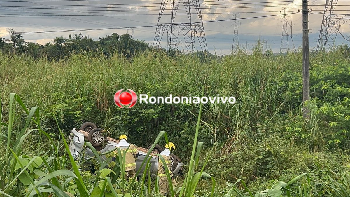 VÍDEO: Grave acidente com capotamento é registrado na BR-364; Carro caiu em ribanceira