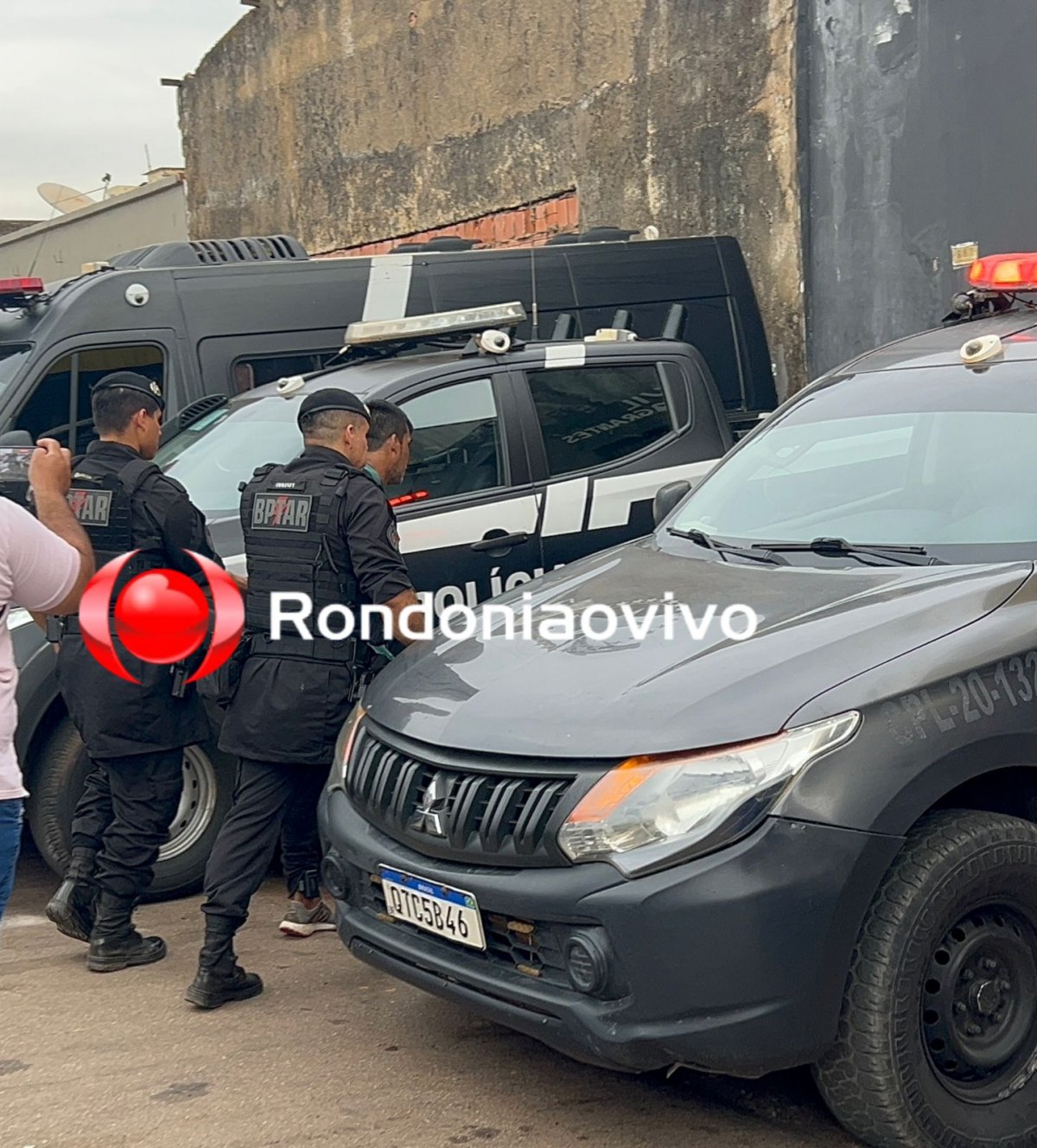 VÍDEO: Quatro criminosos são presos após deixarem caminhonete roubada para lavar