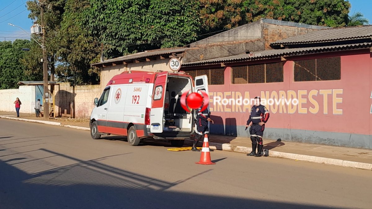 URGENTE: Mulher fica ferida após moto atingir traseira de carro parado 