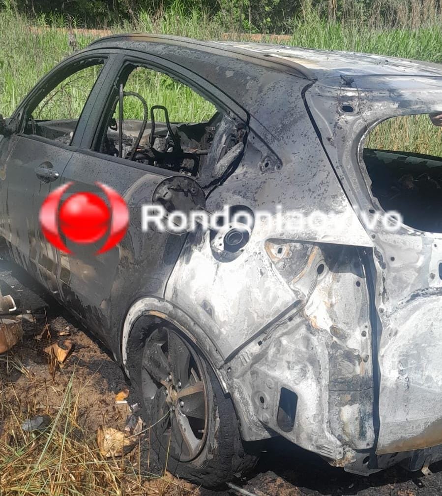 VÍDEO: Criminosos colocam fogo em carro roubado em residência 