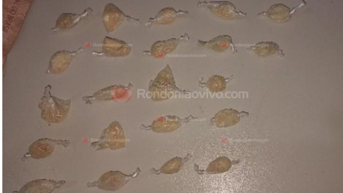 'MEU ESTOQUE': Mulher flagrada com várias porções de drogas diz que era só pra consumo 