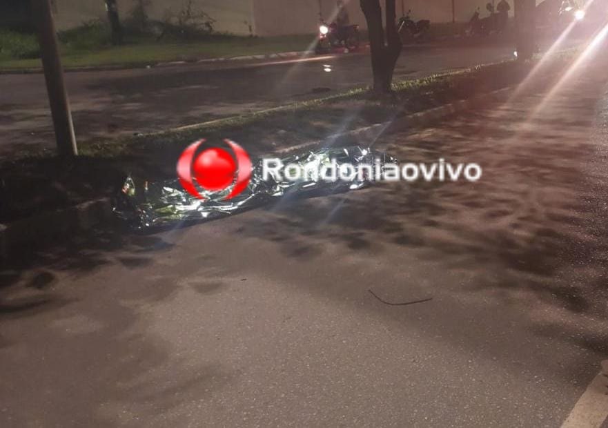 TRÁGICO: Motociclista morre após bater em árvores no canteiro central de avenida 