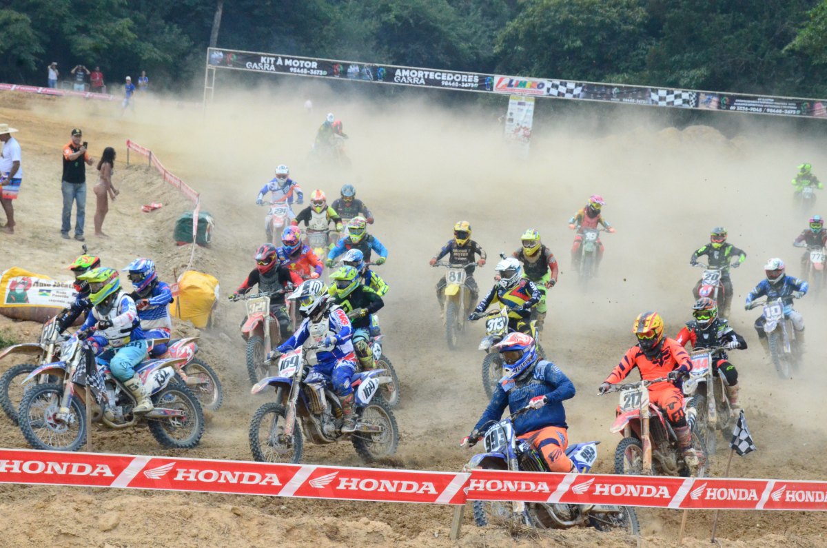 CAMPEONATO ESTADUAL: Machadinho recebe 3° etapa de evento de motocross