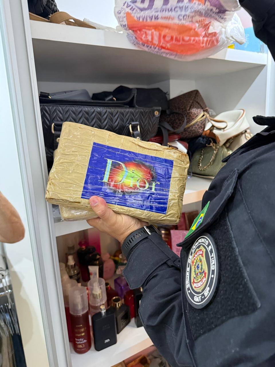 TRAFICO DE DROGAS: Policia Federal apreende Mustang, aviões e mansão em condomínio de luxo