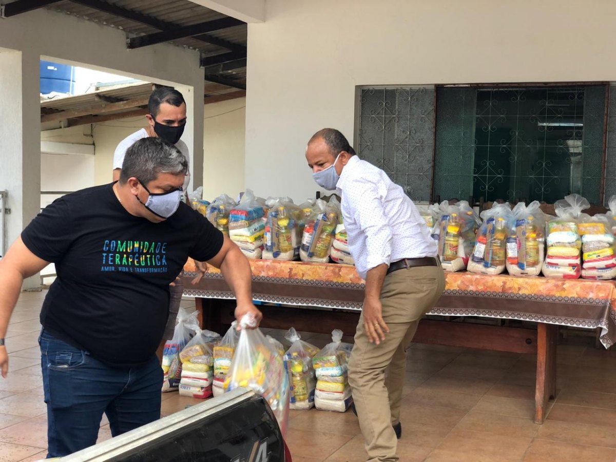 DEPUTADO ESTADUAL: Marcelo Cruz e assessores fazem doações de cestas básicas para instituições 