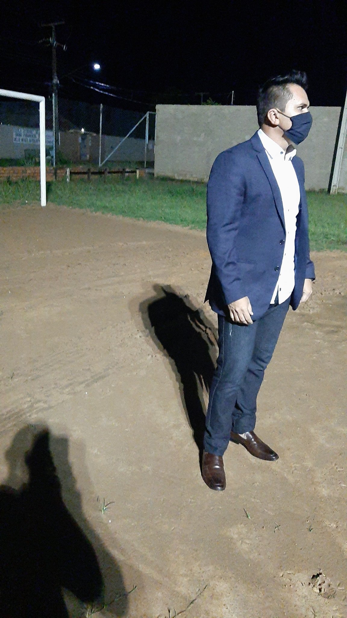 APÓS PEDIDO: Vereador Edimilson Dourado acompanha iluminação do campo Tucuruí