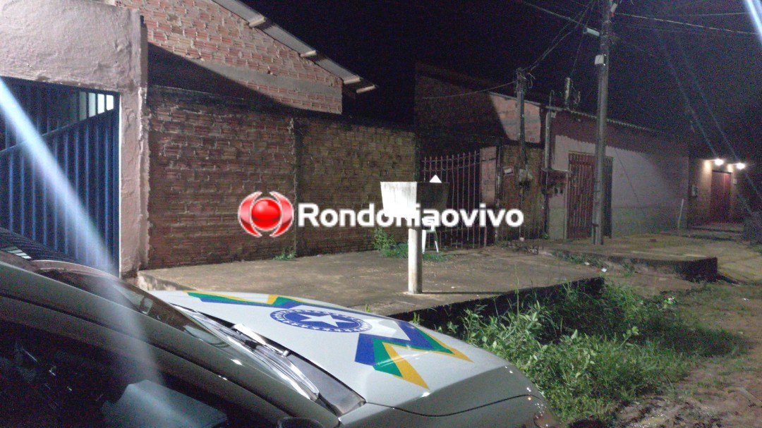 VÍDEOS: Foragido é atacado a tiros na frente de casa na zona Sul da capital