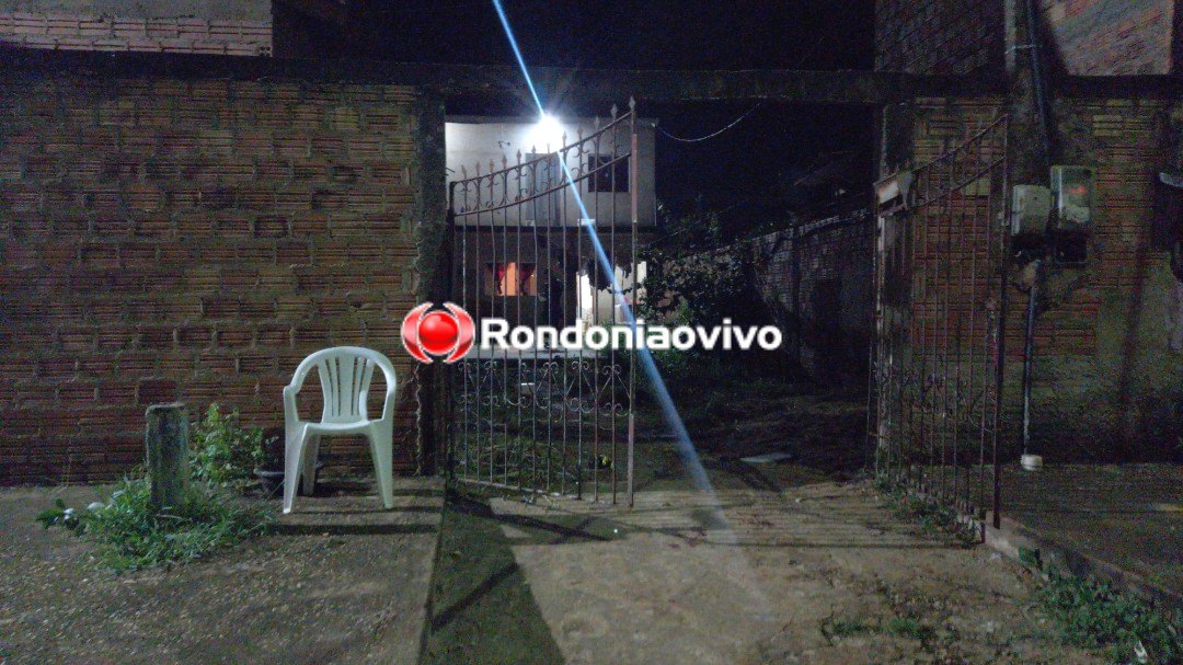 VÍDEOS: Foragido é atacado a tiros na frente de casa na zona Sul da capital