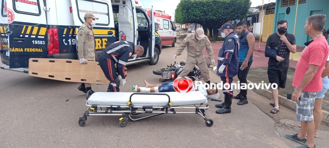 VÍDEO: Acidente entre carro e moto deixa homem com fratura exposta na perna