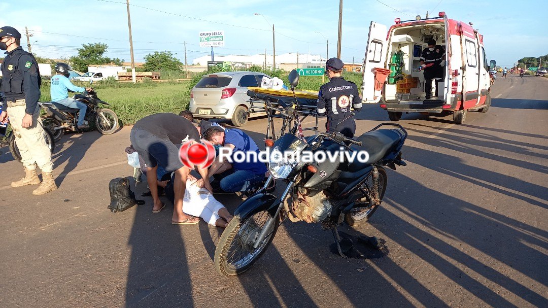 VEJA VÍDEO: Mulher colide em caminhonete e fica em estado grave na BR-364