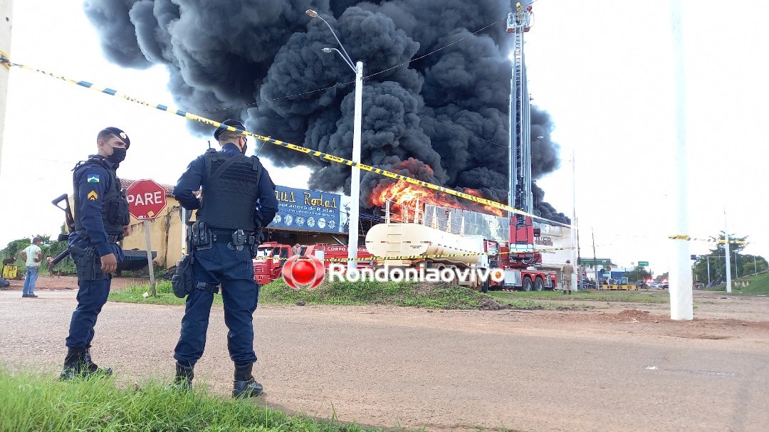 DESTRUIÇÃO: Com apoio do Exército, Bombeiros controlam incêndio em loja