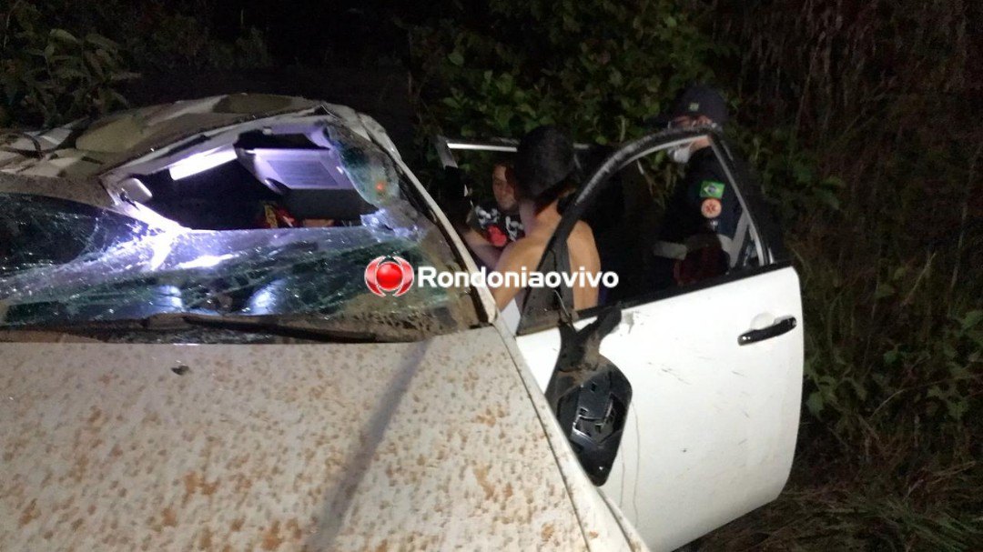 URGENTE: Mulheres ficam feridas após capotamento de caminhonete na BR-319