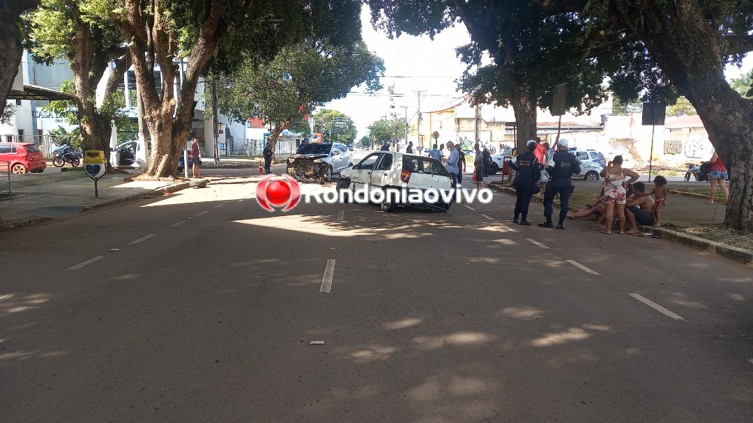 FORTE BATIDA: Grave colisão entre carros deixa criança ferida no Centro