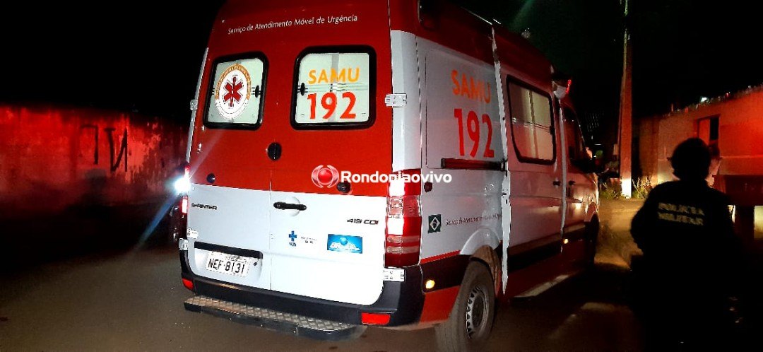 VÍDEO: Dupla em moto tenta matar 'Dentinho' a tiros em frente a quadra de esportes 