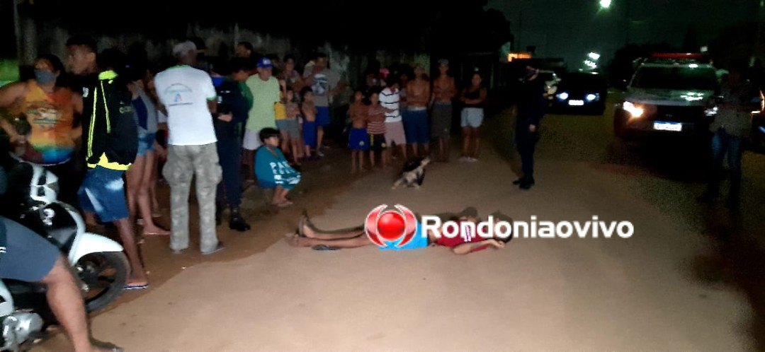 VÍDEO: Dupla em moto tenta matar 'Dentinho' a tiros em frente a quadra de esportes 