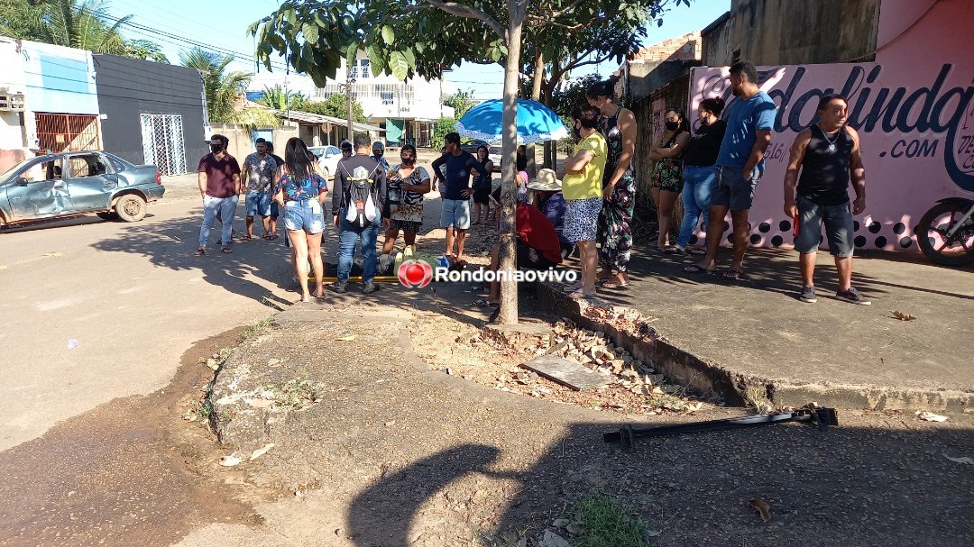 ASSISTA: Passageiro de moto tem fratura exposta em acidente na zona Leste
