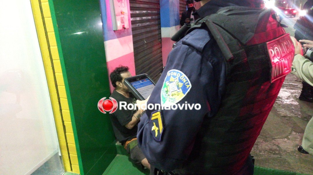 COBRANÇA DE DÍVIDA : Dono de sapataria é atacado a facadas no Centro