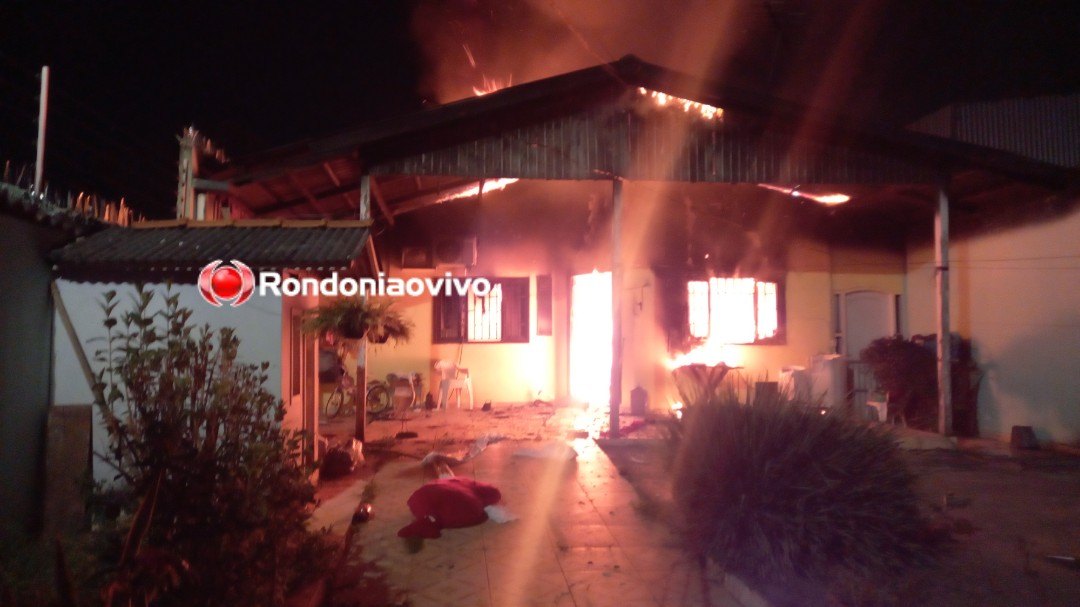 ASSISTA: Residência é destruída por incêndio na região Sul da capital