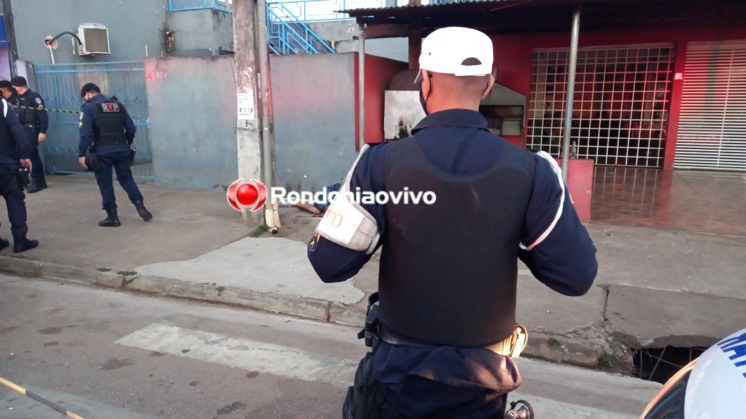 VÍDEO: Homem é executado com vários tiros na frente de conveniência