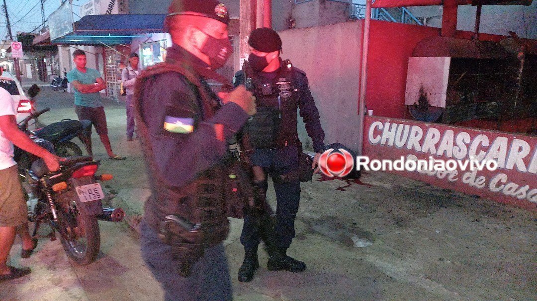 VÍDEO: Homem é executado com vários tiros na frente de conveniência