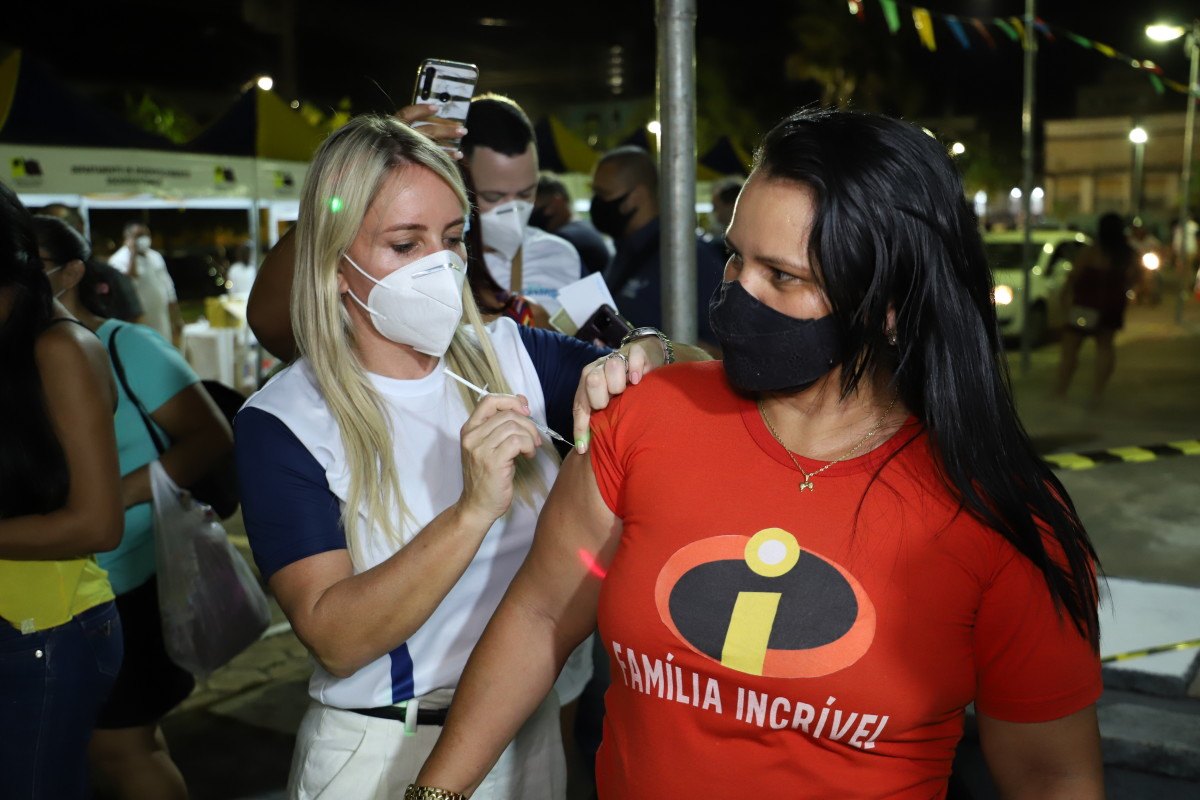 PORTO VELHO: 6° drive-thru da vacinação contra covid-19 é realizada com sucesso