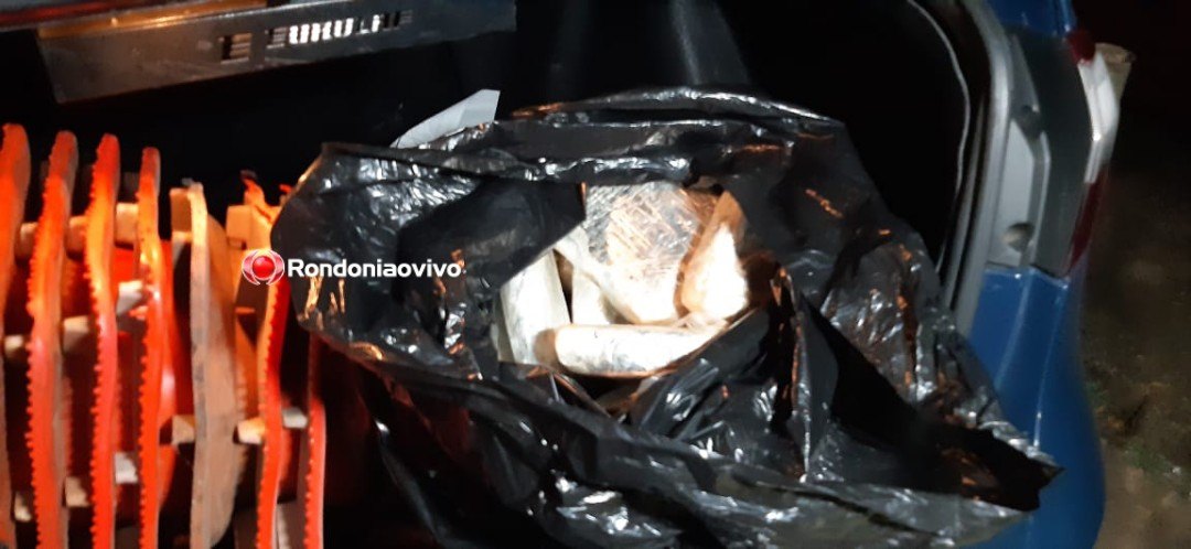 NA PONTE: Motorista é preso com quase 20 quilos de droga em fundo falso de carro
