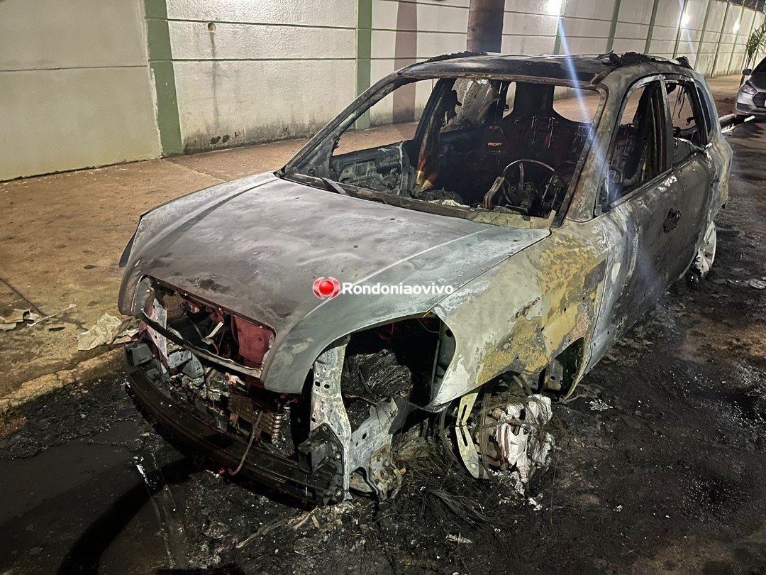 CRIMINOSO: Automóvel é destruído durante incêndio na zona Sul