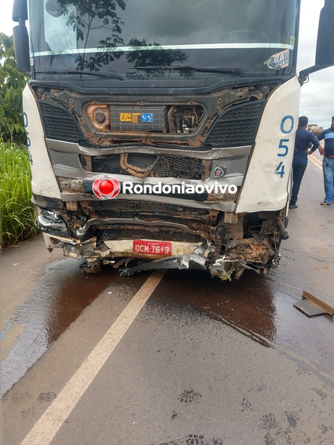 'TRAGÉDIA NA 364': Pai e criança morrem após colisão frontal envolvendo carreta 