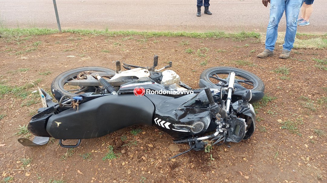 VÍDEO: Motociclista sofre fratura exposta após bater em carreta do DER
