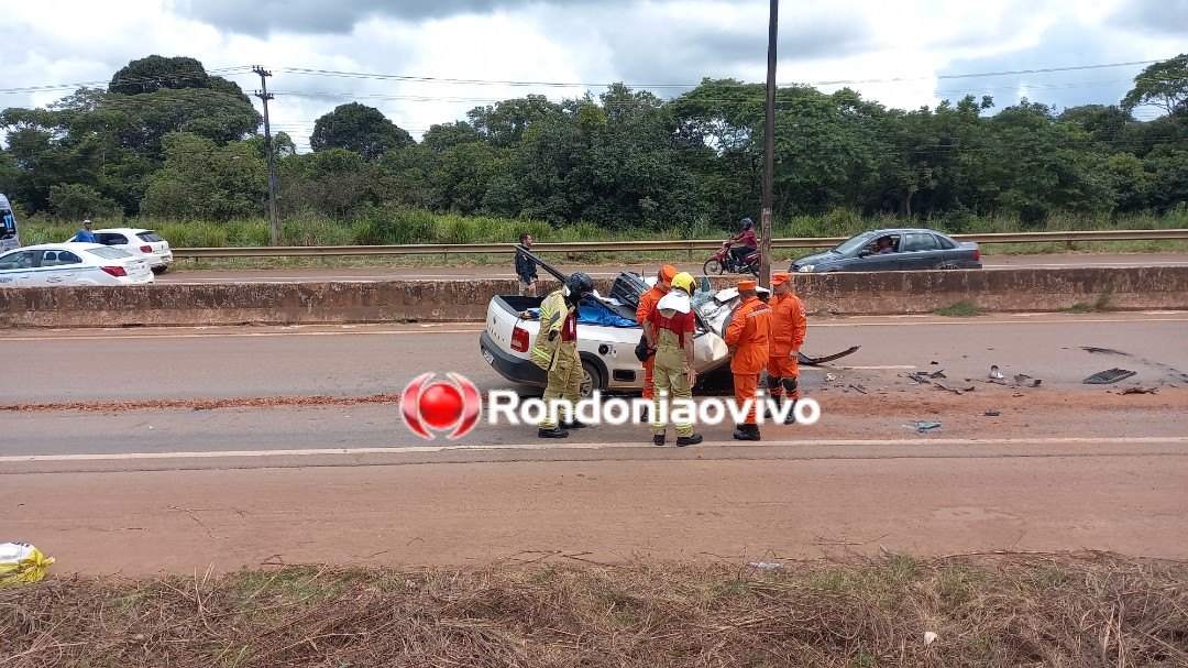VÍDEO: Colisão entre Saveiro e carreta deixa motorista em estado grave na BR-364