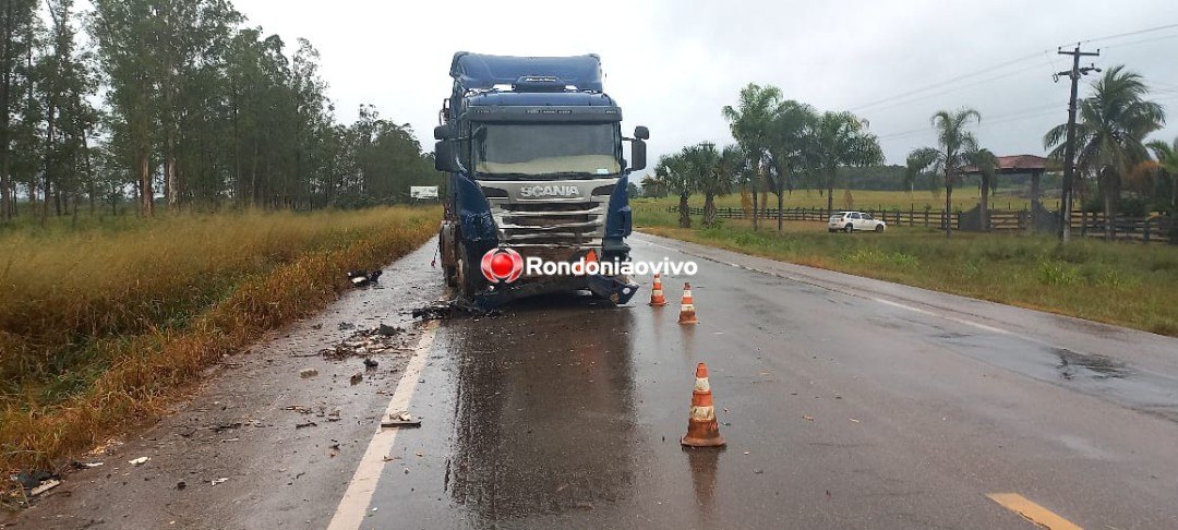 TRÁGICO: Motorista morre após colisão com carreta na BR-364