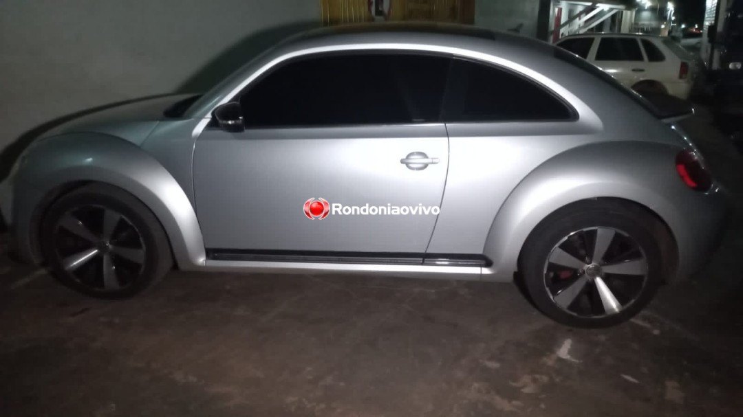 NO FUSCA: PM prende homem com duas armas, várias munições e documentos falsos