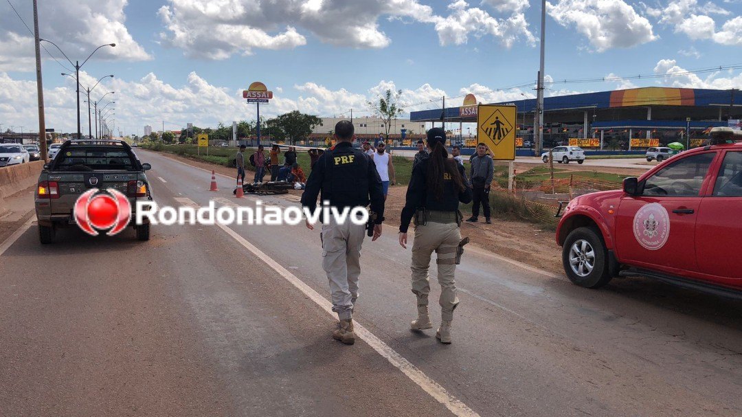 MOTOCICLETA: Mulher sofre grave acidente na BR-364 em frente ao Atacadão