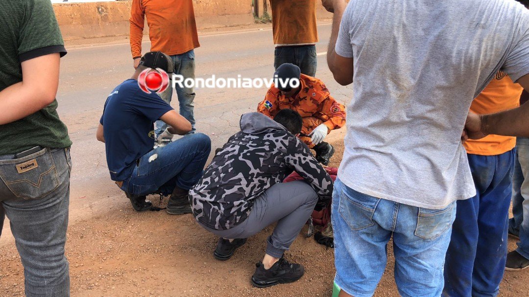 MOTOCICLETA: Mulher sofre grave acidente na BR-364 em frente ao Atacadão