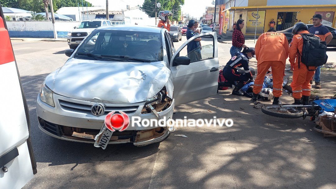 VÍDEO: Motociclista quebra a perna ao ser atropelado por carro na Pinheiro Machado