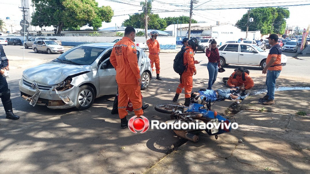 VÍDEO: Motociclista quebra a perna ao ser atropelado por carro na Pinheiro Machado