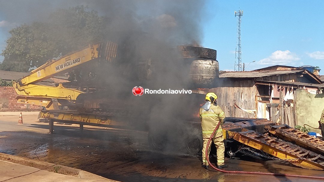CURTO CIRCUITO: Escavadeira da prefeitura é destruída por incêndio na zona Leste