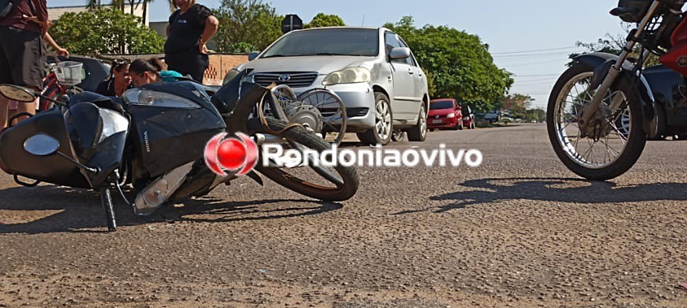 ASSISTA: Mulher fica gravemente ferida após carro avançar preferencial