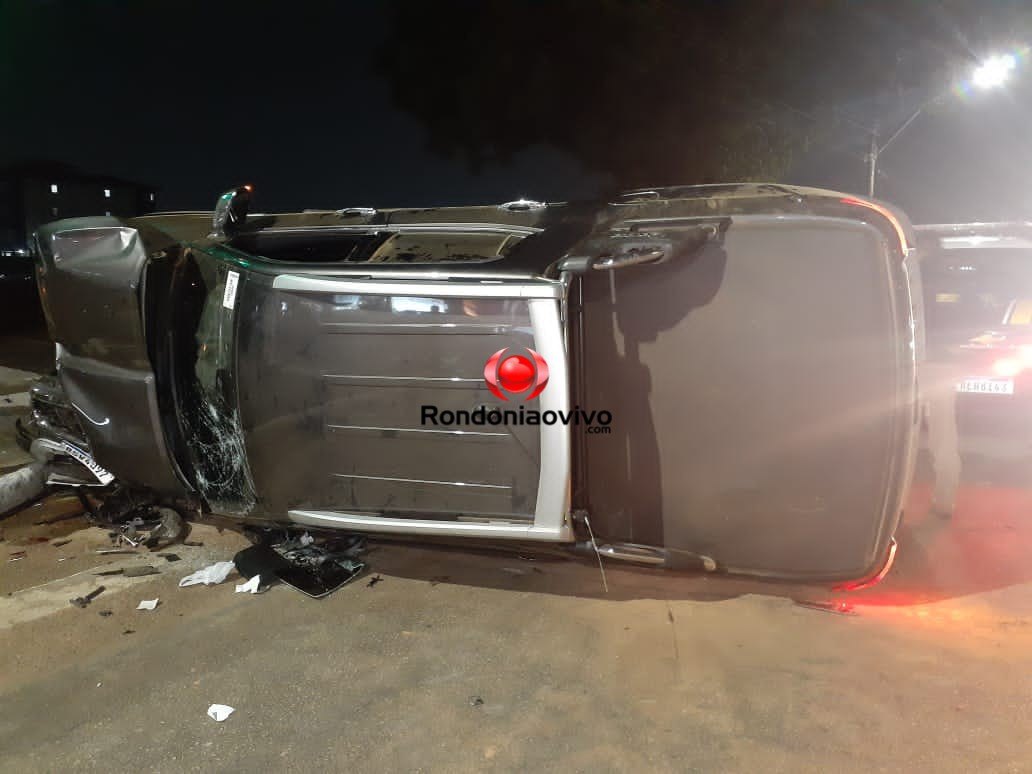 ACIDENTE: Caminhonetes capotam após colisão na Avenida Jorge Teixeira