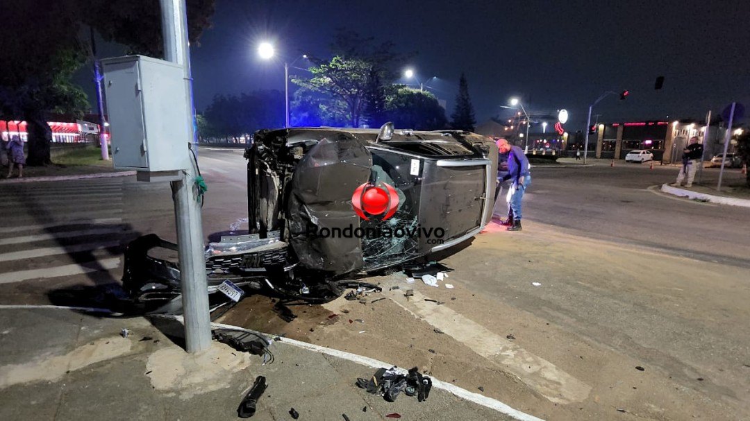 ACIDENTE: Caminhonetes capotam após colisão na Avenida Jorge Teixeira