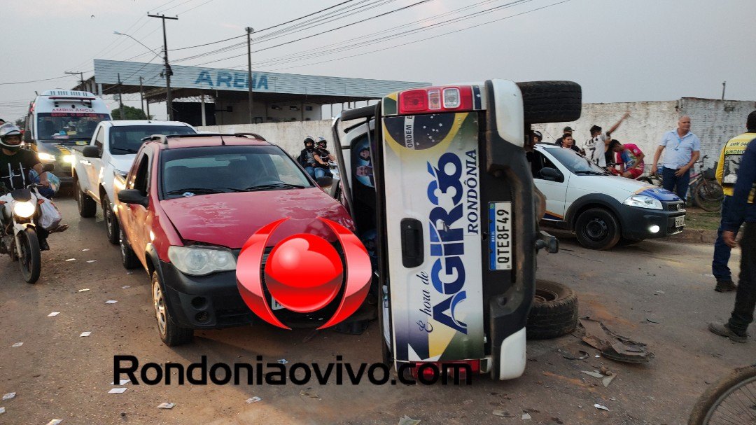 VÍDEO: Caminhonete capota após acidente envolvendo quatro veículos e mulher fica ferida