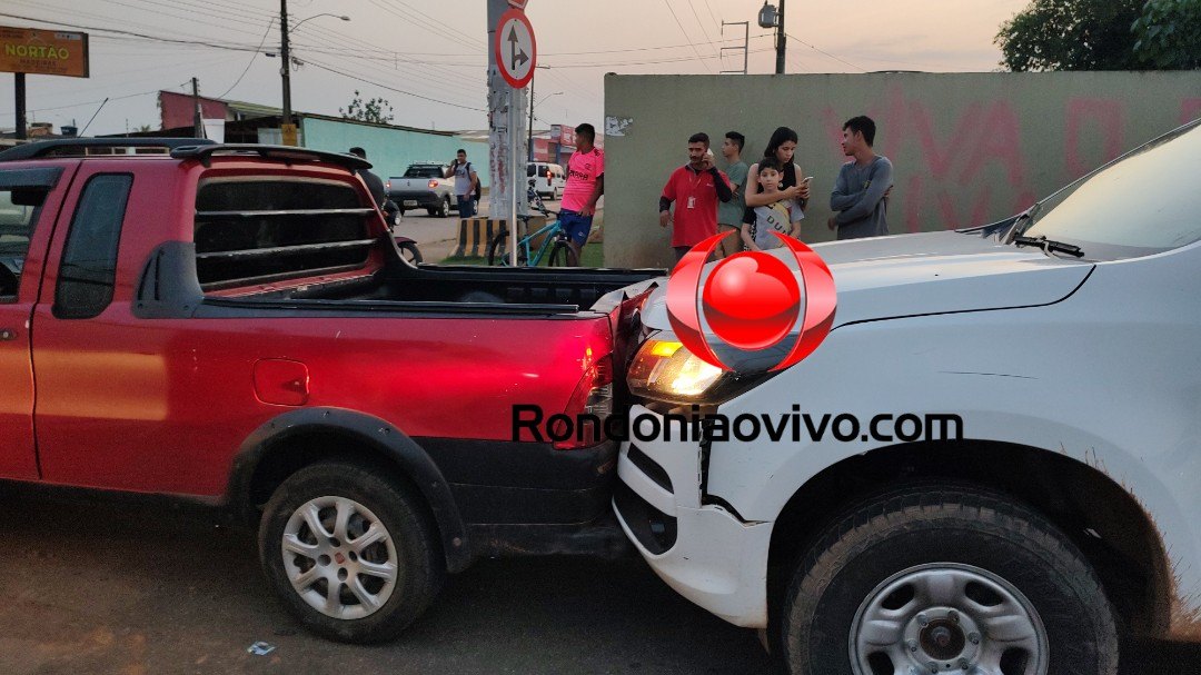 VÍDEO: Caminhonete capota após acidente envolvendo quatro veículos e mulher fica ferida