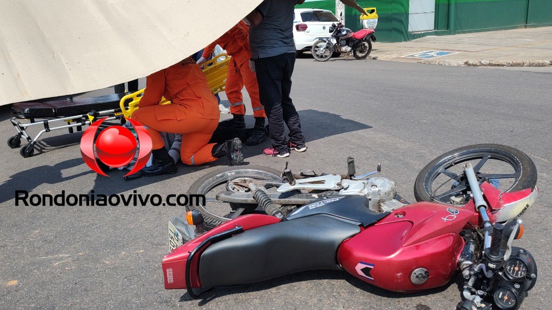 VÍDEO: Motociclista sofre grave acidente após colidir em carro que avançou a preferencial