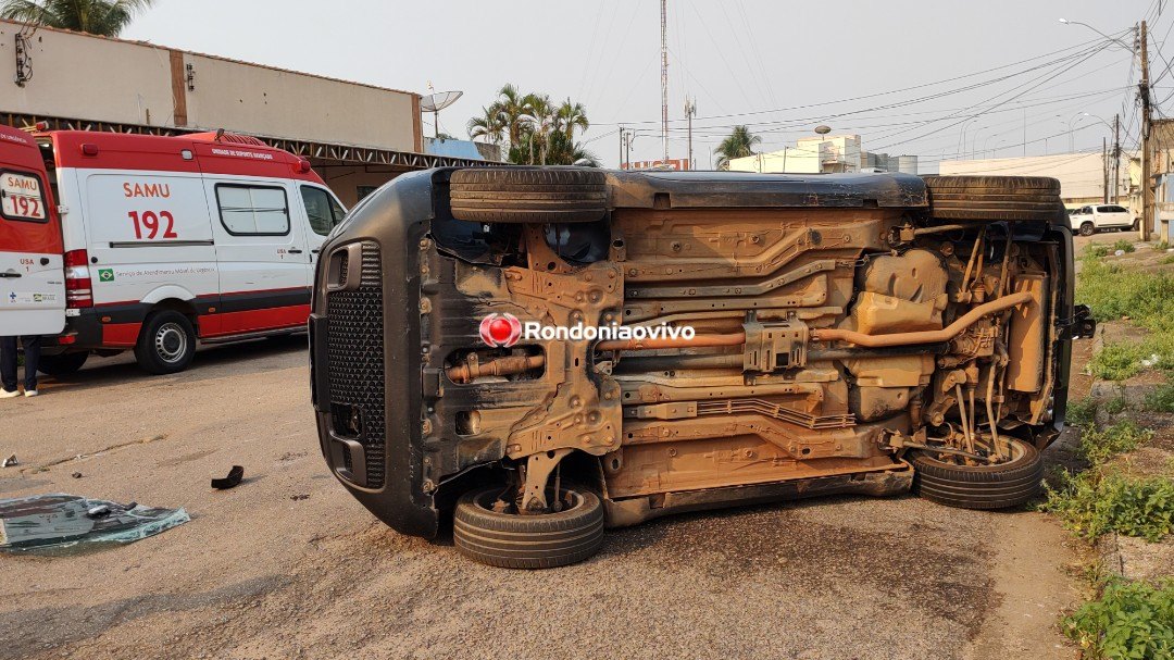 VÍDEO: Capotamento deixa criança e casal feridos no Centro
