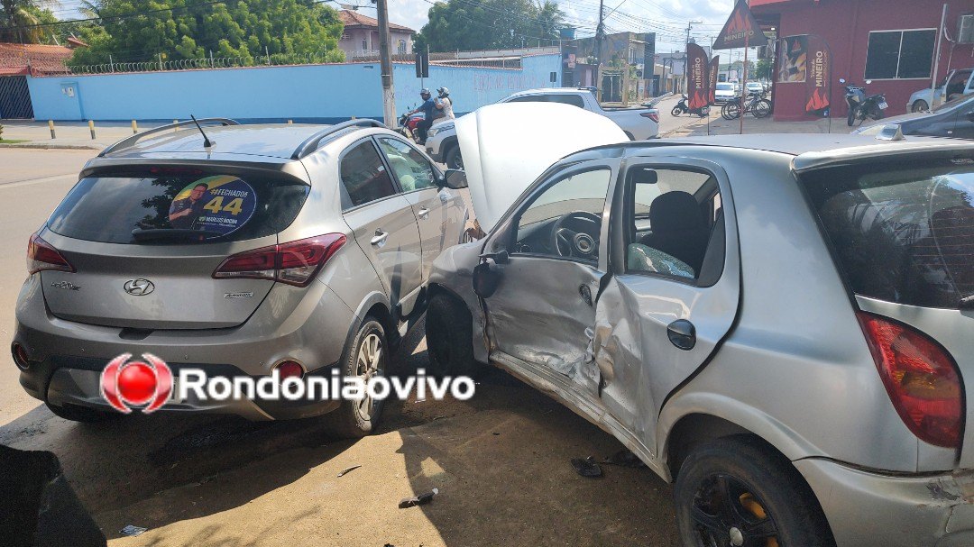 VÍDEO: Colisão entre carros na Dom Pedro II deixa mulher lesionada
