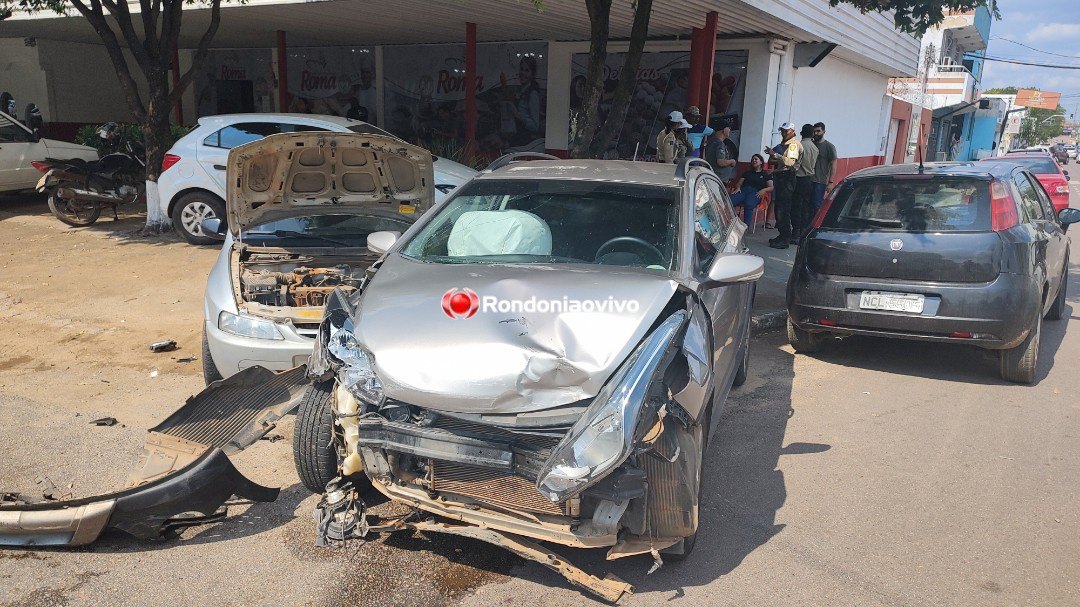 VÍDEO: Colisão entre carros na Dom Pedro II deixa mulher lesionada